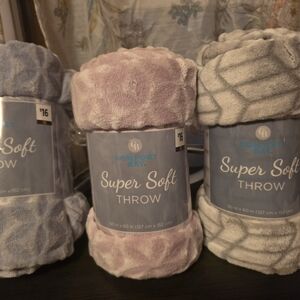 Comfort Bay Super Soft Throw - Light Pink Plush